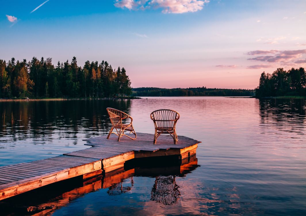 Lake-dock-with-chairs